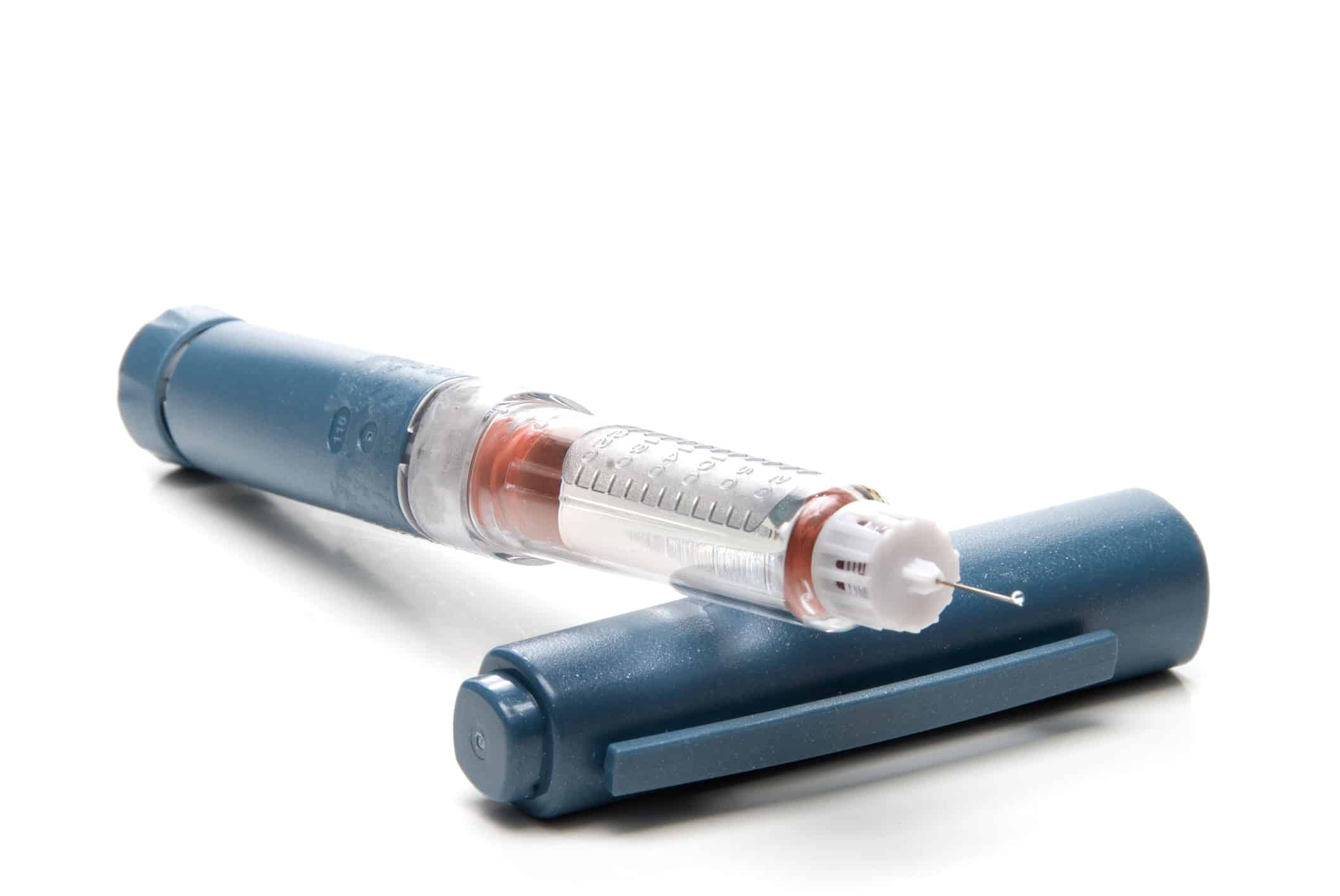 Можно колоть просроченный инсулин. Инсулиновый шприц сахарный диабет. Инсулин для диабетиков 2 шприц ручка. Шприц-ручка инсулина u300. Новопен 4 инъектор для введения инсулина.